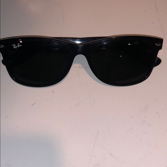 Ray banwayfarer sunglasses
